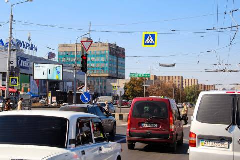 Backlight A in Kharkiv, 3х6  Uvilejnij pr-t - Traktorobudivnikiv pr-t, 59/56, v centr Photo 1