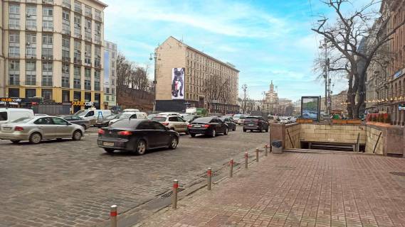 Video Billboard A in Kyiv, 6,4х14,4   Hresatik st., 7/11 - 497087 Photo 1