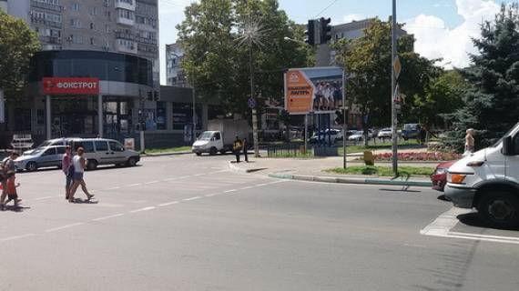 Billboard A in Chornomorsk (Illichivsk), 3х6  perehresta av.Miru, st.Zakhysnykiv Ukrayiny Photo 1
