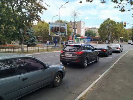 Billboard B in Chornomorsk (Illichivsk), 3х6  perehresta av.Miru, st.Zakhysnykiv Ukrayiny Photo 1