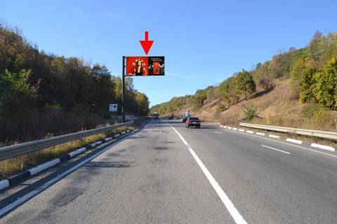 Billboard B in Kharkiv Lozoven'kivs'kij pr-t bila gotelu "Berloga" u bik avtorinku "LOSK" Photo 1