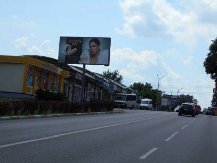 Billboard B in Obukhiv, 6х3  m. Obuhiv, st. Kiivs'ka, avtobusna zupinka, na svitlofori, za 80m do povorotu na st. Kastanova, za 200m do supermarketu "Furset" Photo 1