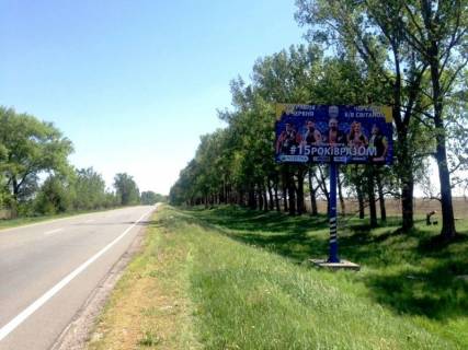 Billboard A in With. Rogoziv, 6х3  Cerkas'ka trasa, trasa N-08 "Borispil'-Dnipro-Zaporizza", km 8+450 pravo, za 1,8km do povorotu na s. Rogoziv Photo 1