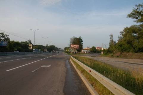 Billboard A in Chabani, 6х3  s. Cabani, trasa M-05 Kiiv-Odesa, km 16+485 livo, bila avtobusnoi zupinki, navproti zaizdu na AZS Marshal, za 405m do AZS UPG, cerez 80m pisla povorotu na st. Kirova Photo 1