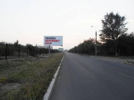 Billboard B in Uman m. Uman', st. Internacional'na, navproti budinku 49, cerez 230m pisla avtobusnoi zupinki ta povorotu na st. Instituts'ka, za 545m do rozv'azki z st. Komarova ta st. Kiivs'ka Photo 1