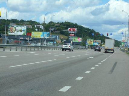 Billboard B in Foresters, 6х3  Дніпровське шосе, траса Н-01 "Київ-Знам'янка", км 20+850 право, поворот на с. Лісники, автобусна зупинка, за 200м до магазинів Сільпо та АТБ, за 350м до магазину Фора Photo 1