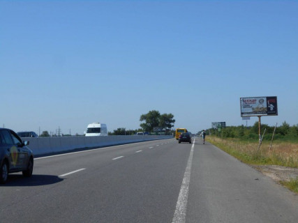 Billboard A in Skibin, 6х3  с. Скибин, чернігівська траса, траса М-01 "Київ-Чернігів-Нові Яриловичі", км 39+450 ліво, вул. Київська, через 950м після повороту на с. Велика Димерка, через 1.1км після АЗС "АМІК" Photo 1