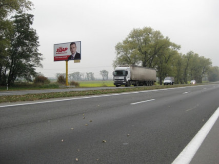 Billboard B in Skibin, 6х3  с. Скибин, чернігівська траса, траса М-01 "Київ-Чернігів-Нові Яриловичі", км 41+850 право, вул. Київська, за 850м до АЗС "Shell", через 550м після автобусної зупинки, через 750м після повороту на с. Велика Димерка та АЗС "ОККО" Photo 1