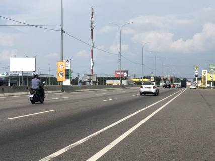 Billboard B in Chabani, 6х3  s. Cabani, trasa M-05 Kiiv-Odesa, km 17+030 pravo, bila AZS KLO Photo 1