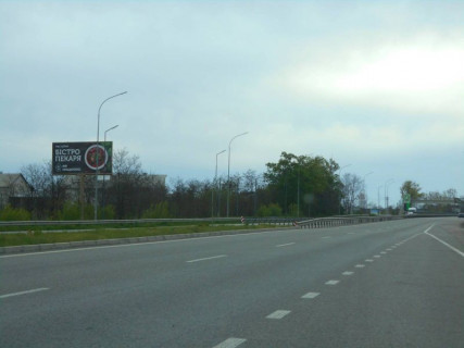 Billboard B in Ivankiv, 6х3  с. Іванків, харківська траса, траса М-03 "Київ-Харків", км 45+050 ліво, навпроти АЗС UPG, через 300м після розв'язки з автошляхом Р03 та АЗС Brent Oil, за 250м до автобусної зупинки та АЗС ОККО Photo 1