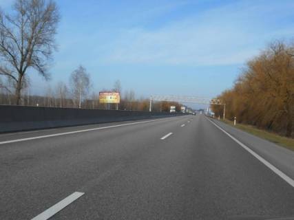 Billboard B in Kalynivka smt. Kalinivka, trasa M-05 Kiiv-Odesa, km 34+395 pravo, cerez 800m pisla rozv'azki na m. Vasil'kiv ta smt. Kalinivka Photo 1