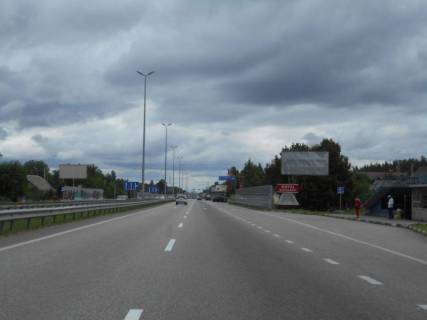 Billboard A in With. Mila, 6х3  s. Mila, trasa M-06 "Kiiv-Cop" (Zitomir), km 25+770 livo, bila avtobusnoi zupinki, pered zamis'kim kompleksom "Car'grad", pered povorotom na Petruski, cerez 400m pisla magazinu "Fora" Photo 1