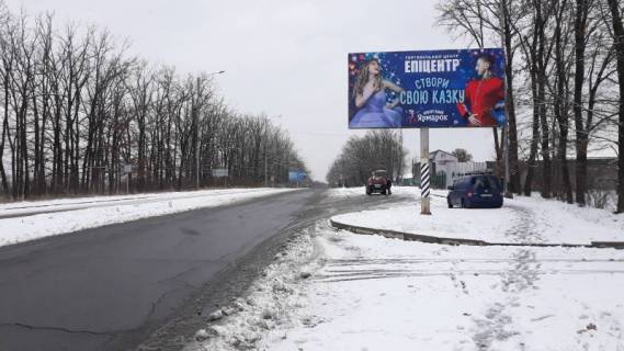 Billboard A in Uman m. Uman', st. Vizvoliteliv, cerez 230m pisla viizdu na trasu M-05 (st. Banderi Stepana), za 175m do avtobusnoi zupinki ta 235m do povorotu na st. Pikovec'ka Photo 1