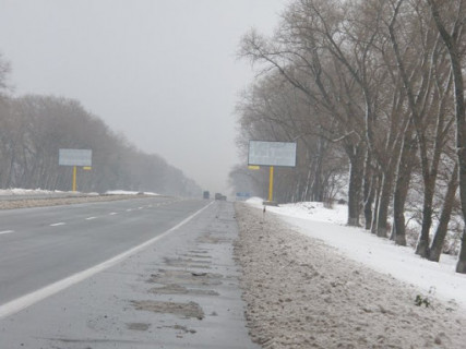Billboard B in Skibin, 6х3  с. Скибин, чернігівська траса, траса М-01 "Київ-Чернігів-Нові Яриловичі", км 41+950 ліво, вул. Київська, через 950м після АЗС "Shell", за 450м до автобусної зупинки, за 650м до повороту на с. Велика Димерка та АЗС "ОККО" Photo 1
