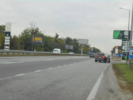 Billboard B in With. Mila, 6х3  с. Мила, траса М-06 "Київ-Чоп" (Житомир), км 27+100 ліво, біля АЗС GLUSCO, навпроти АЗС UPG, через 650м після ресторану "Два бобра" Photo 1