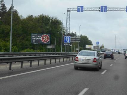 Billboard B in Kapitanivka, 6х3  s. Kapitanivka, trasa M-06 "Kiiv-Cop" (Zitomir), km 23+820 livo, za 1km do povorotu na Vorzel' ta AZS AMIS, na rozvoroti v bik Kieva Photo 1