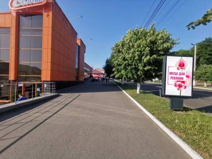 Citylight B in Vasylkiv, 1,2х1,8  m. Vasil'kiv, st. Soborna, 64/1, bila magazinu "Sil'po" ta povorotu na st. Volodimirs'ka, za 190m do perehresta z st. Unih Komunariv, za 270m do perehresta z st. Sevcenka ta st. Pokrovs'ka Photo 1