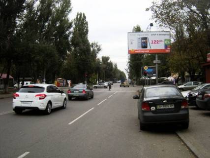 Billboard A in Odessa, 3х6  st. GeroIv Krut,22 - st.Ivana ta Uria Lip, na svitlofori (A) Photo 1
