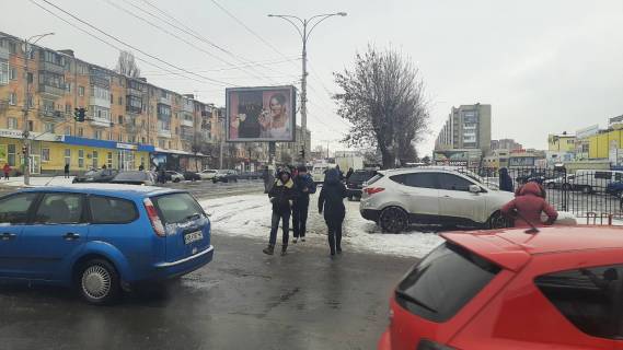 Scrolller, Scroll A in Vinnytsia, 3.14х2.32  av. Kocubins'kogo - st. Timirazeva (central'nij rinok) - 393536 Photo 1